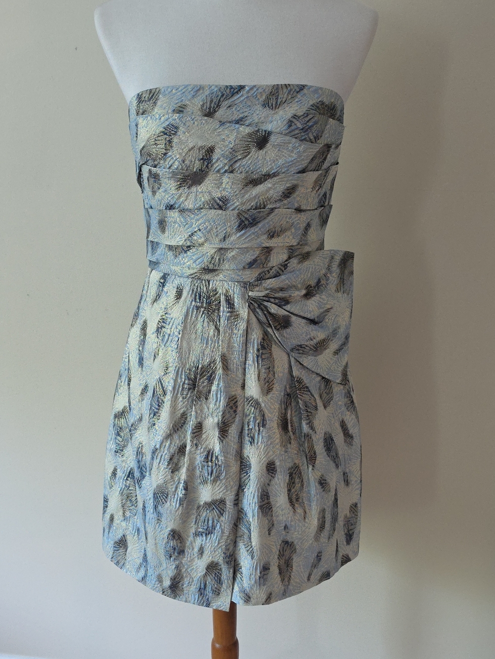 BCBG MAXAZRIA Strapless Feather-Print Cocktail Dress in Light Blue Gold & Silver